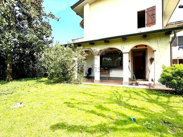 Casa in vendita a Debbia, Montignoso