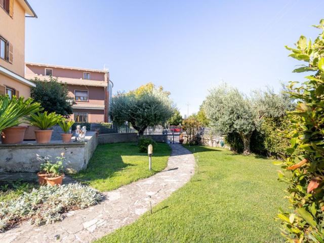Casa in vendita a La Quercia, Viterbo