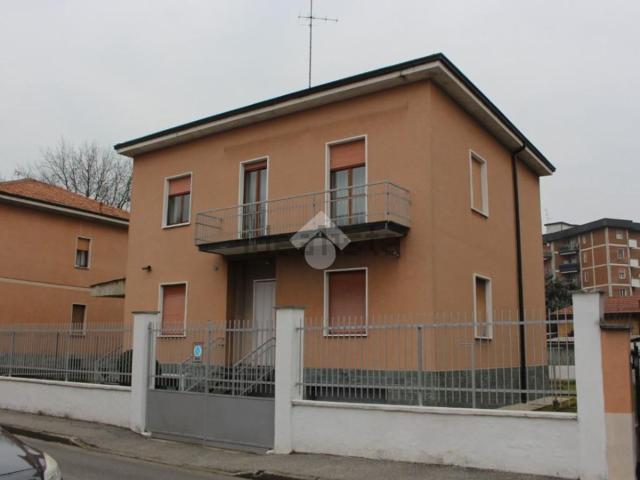 Casa in vendita a Rho, Lombardia