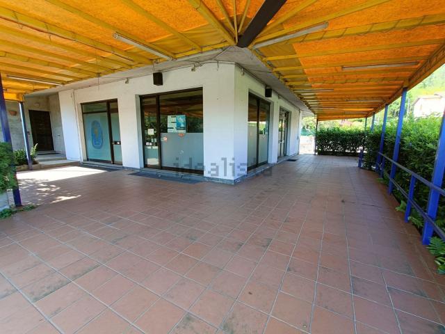 Casa in vendita a Bizzarone, Lombardia