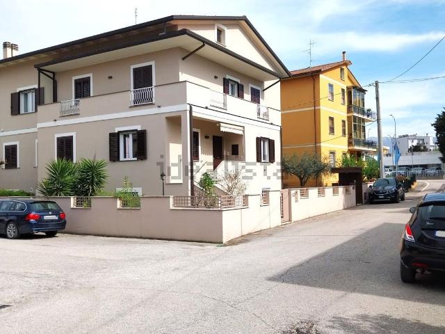 Casa in vendita a Foligno, Umbria