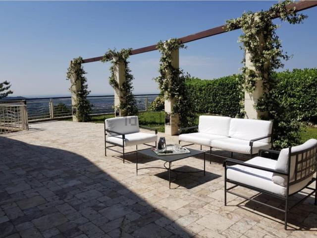 Casa in vendita a Scanzorosciate, Lombardia