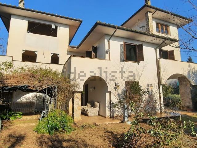 Casa in vendita a Ronciglione, Lazio