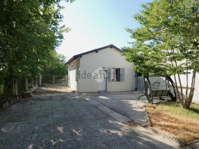 Casa in vendita a Terra di Mezzo, Re