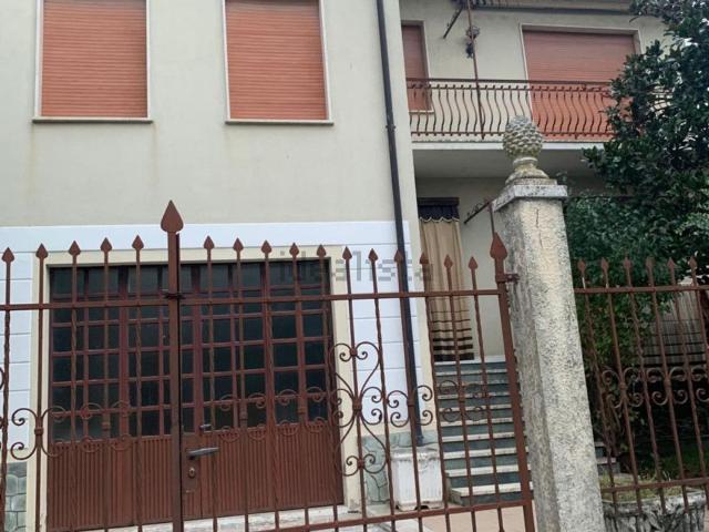 Casa in vendita a Alta Val Tidone, Nibbiano