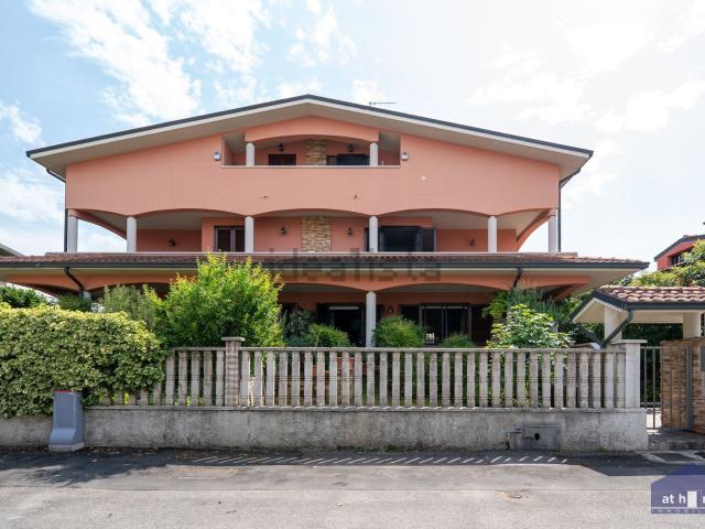 Casa in vendita a Moncucco, Brugherio