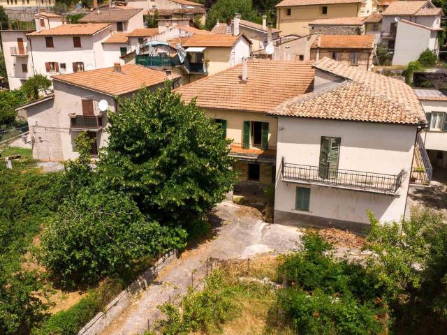Casa in vendita a Fiamignano, Lazio
