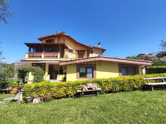 Casa in vendita a Scandriglia, Lazio