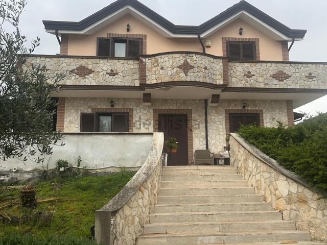Casa in vendita a Limatola, Campania