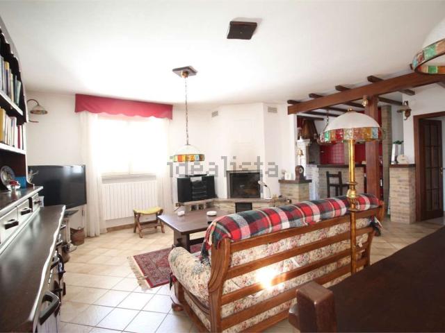 Casa in vendita a Vallefoglia, Marche