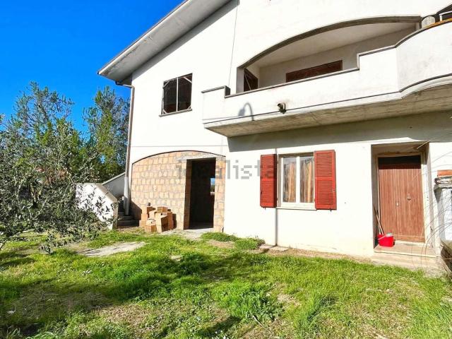 Casa in vendita a Viterbo, Lazio