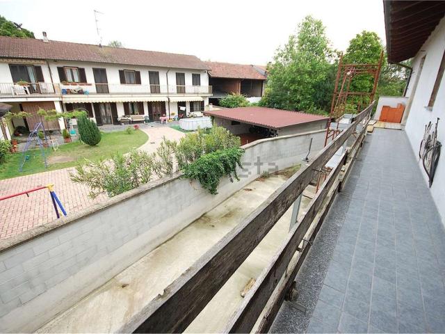 Casa in vendita a Borgolavezzaro, Novara