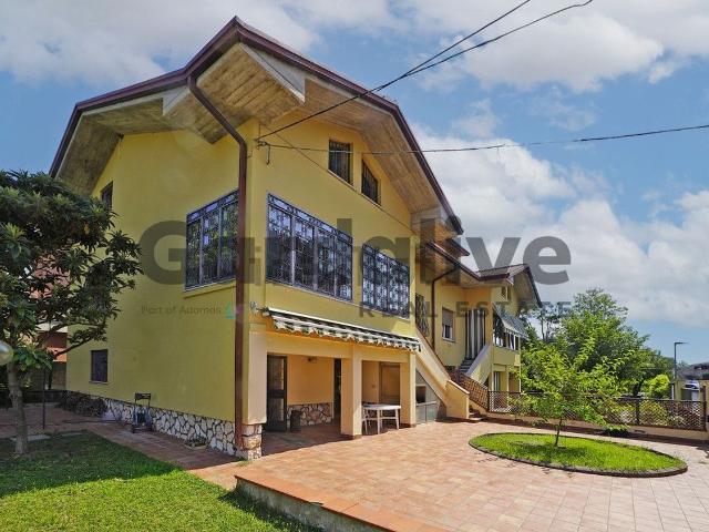 Casa in vendita a Peschiera del Garda, Verona