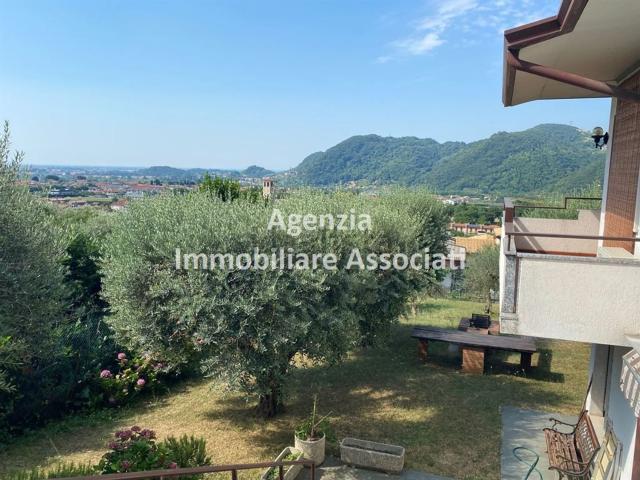 Casa in vendita a Pove Del Grappa, Veneto