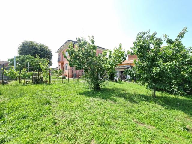 Casa in vendita a Cameri, Novara
