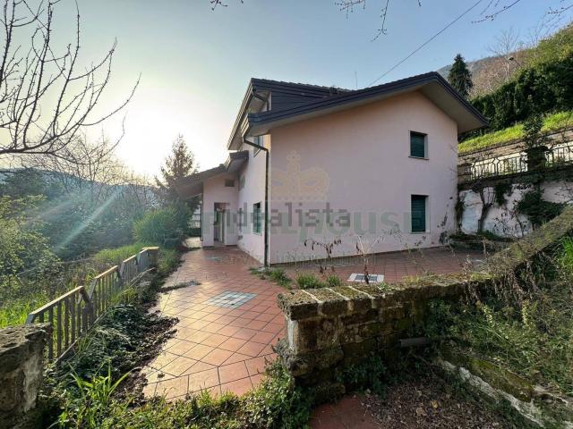 Casa in vendita a Mercogliano, Campania