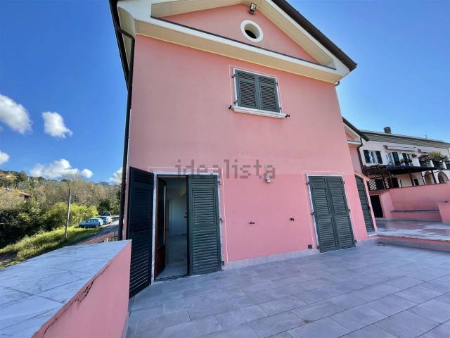 Casa in vendita a Sarzana, Liguria