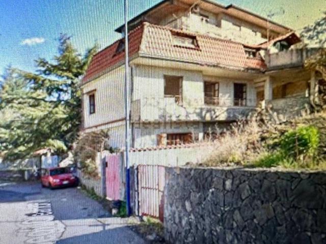 Casa in vendita a Pedara, Sicilia