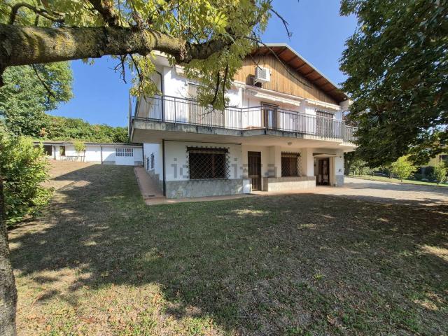 Casa in vendita a Cerro Tanaro, Asti