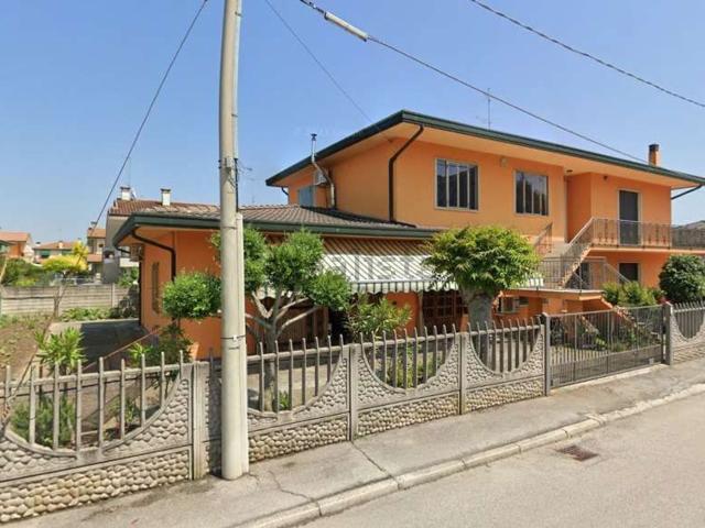 Casa in vendita a Anguillara Veneta, Veneto
