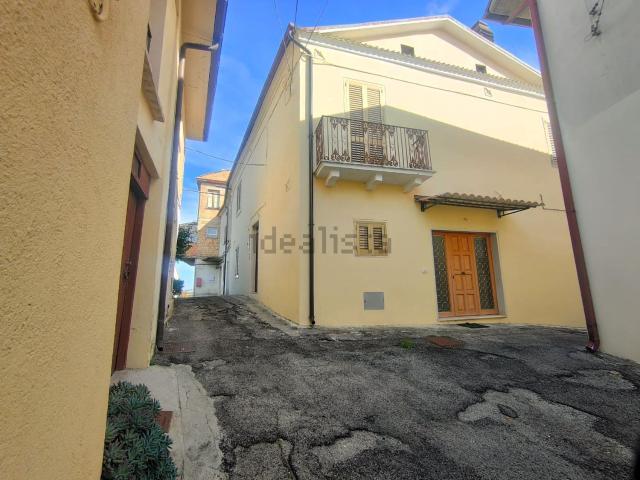 Casa in vendita a Colle Santa Maria-Varano, Teramo