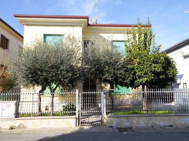 Casa in vendita a Riccione, Reggio Emilia