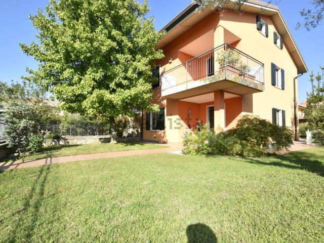 Casa in vendita a Bussolengo, Verona