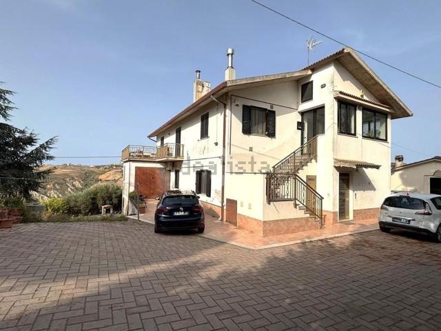 Casa in vendita a Cavalieri, Atri