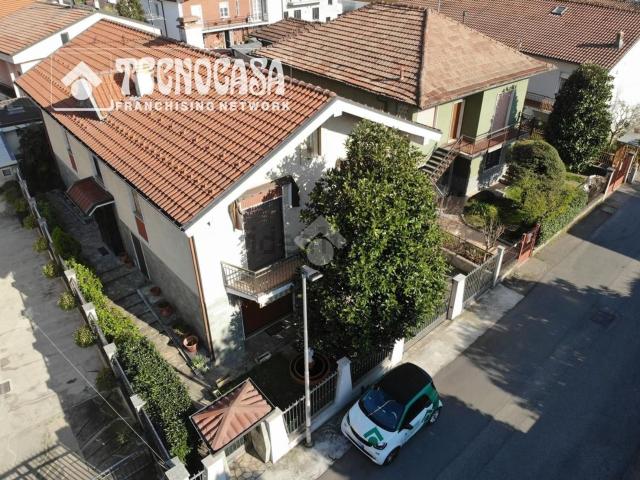 Casa in vendita a Bareggio, Lombardia