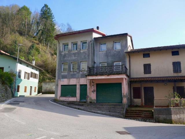 Casa in vendita a Castelnovo Del Friuli, Friuli-Venezia Giulia