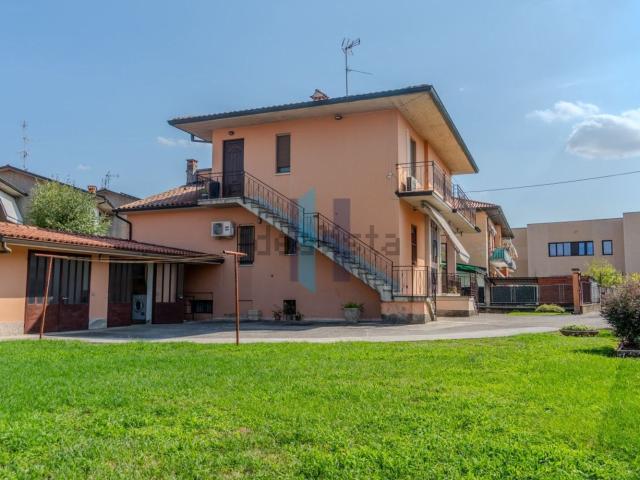 Casa in vendita a Villaggio Famiglia, Rovato