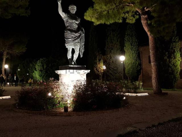 Casa in vendita a Centro storico, Marche