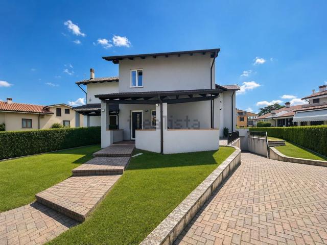 Casa in vendita a Castelnuovo Del Garda, Veneto