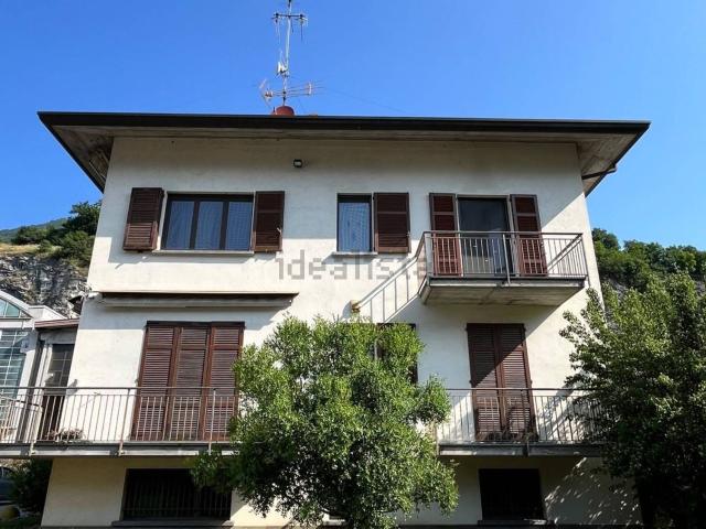 Casa in vendita a Canzo, Lombardia