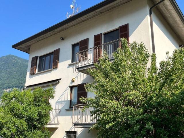 Casa in vendita a Canzo, Lombardia