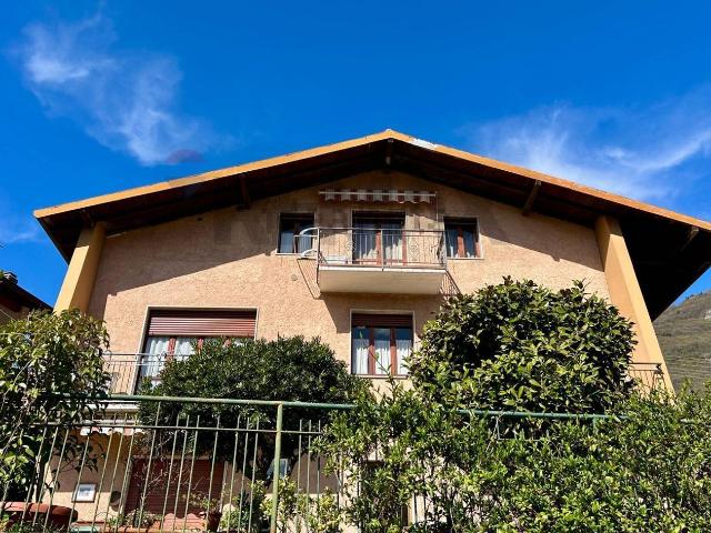 Casa in vendita a Branico, Costa Volpino
