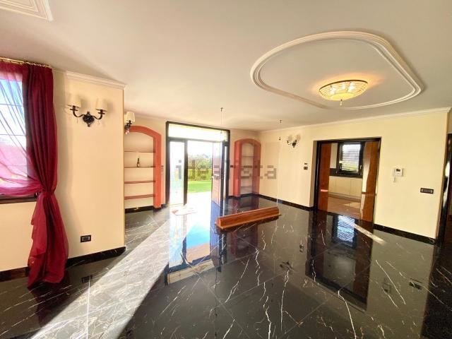 Casa in vendita a Lubiana, Sorbolo