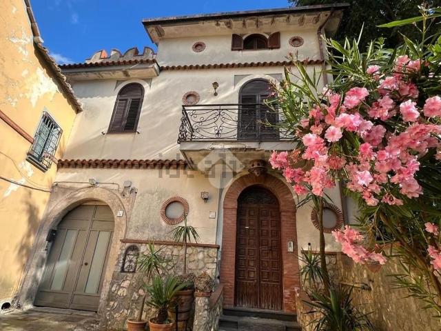 Casa in vendita a Baronissi, Salerno