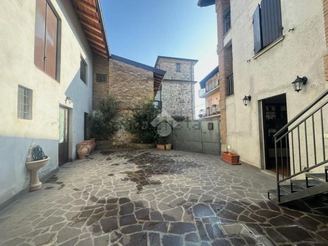 Casa in vendita a Corte Franca, Lombardia
