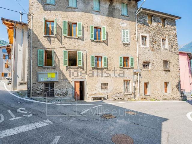 Casa in vendita a Talamona, Lombardia