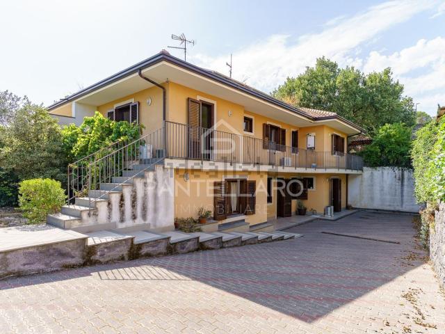 Casa in vendita a Pedara, Sicilia