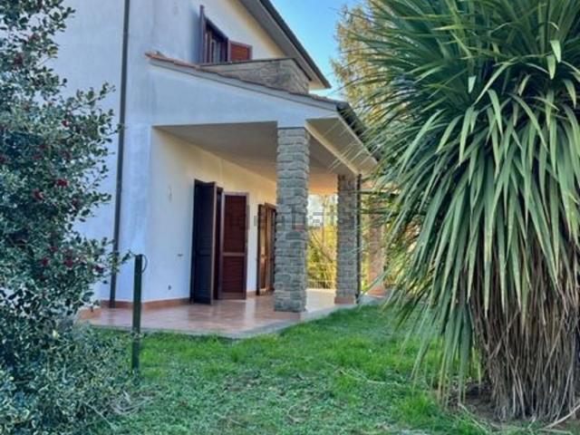 Casa in vendita a Capranica, Lazio