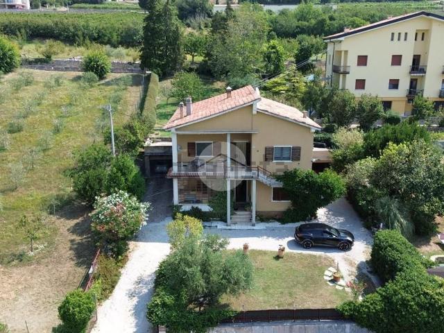 Casa in vendita a Fumane, Veneto