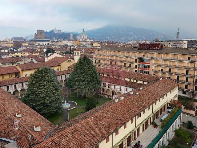 Casa in vendita a Zona Centro, Brescia