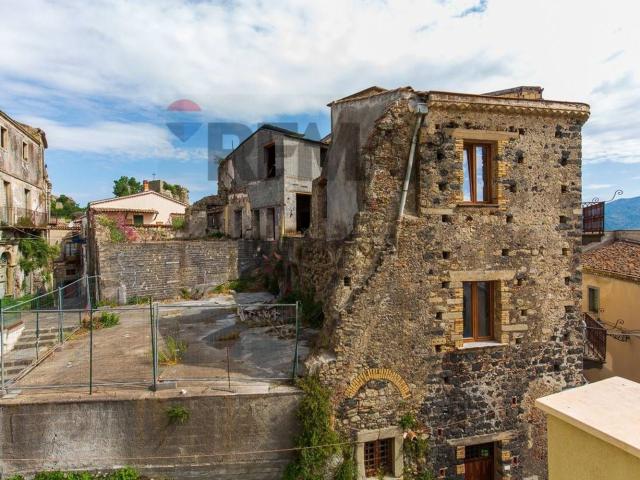 Casa in vendita a Castiglione Di Sicilia, Sicilia