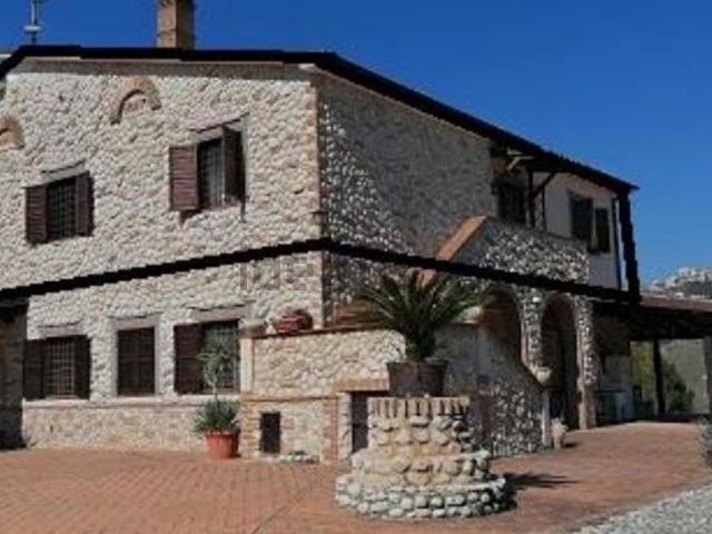 Casa in vendita a Castelnuovo Di Farfa, Lazio