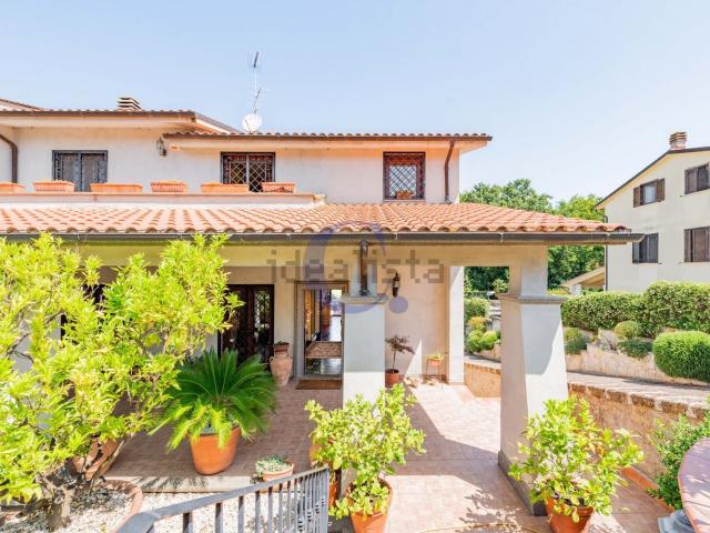Casa in vendita a Fabrica Di Roma, Lazio