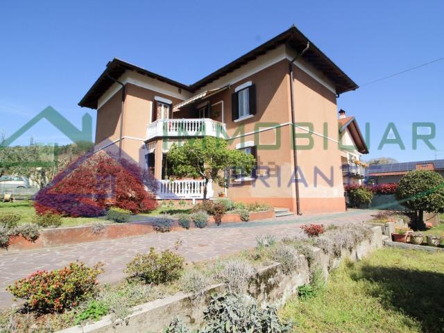 Casa in vendita a Mercallo, Varese