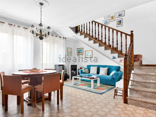 Casa in vendita a Carugo, Lombardia