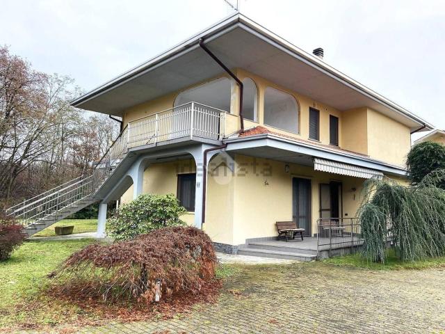 Casa in vendita a Samarate, Lombardia